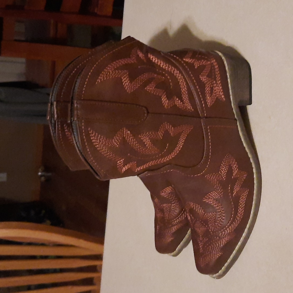 Women cowgirl boots